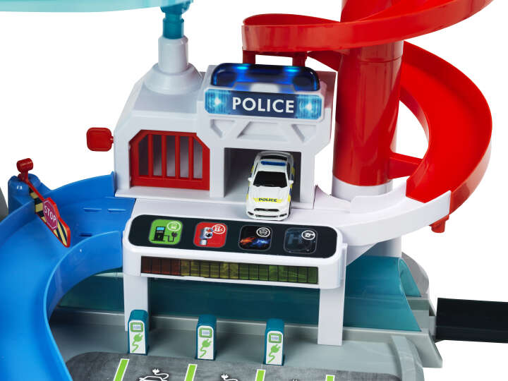 klein Parkhaus BOSCH Car Service Mega Universe